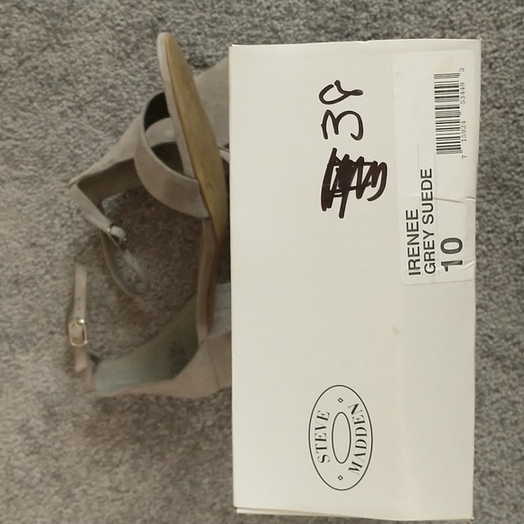 Size 10 Steve Madden Grey Suede Sandals - Picture 5 of 6